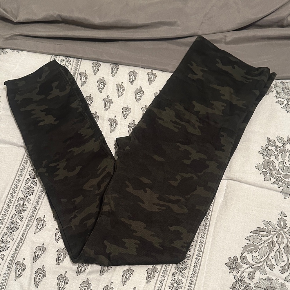 Spanx 1XL Camouflage Leggings